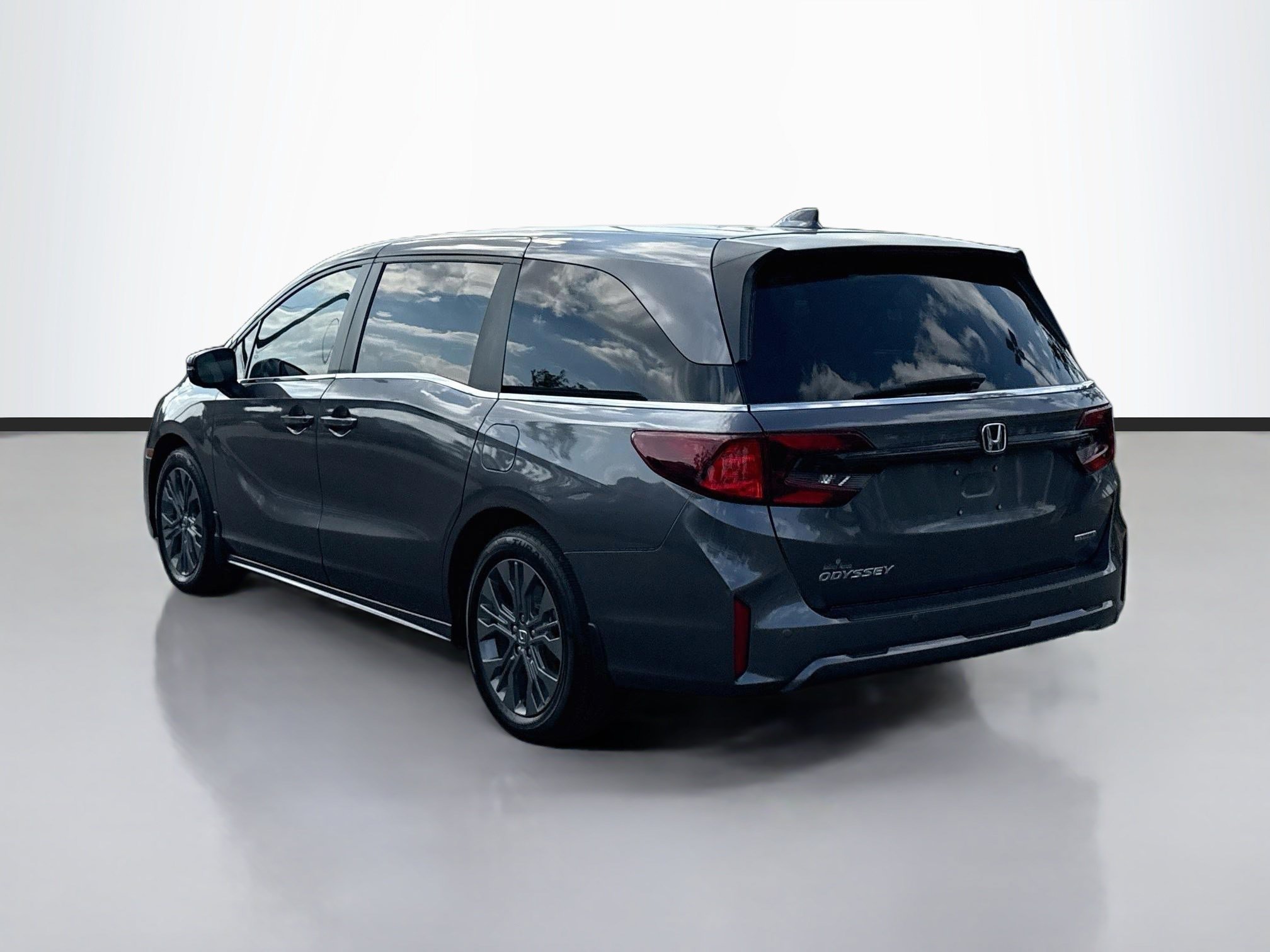 Used 2026 Modern Steel Metallic Honda Touring image 5