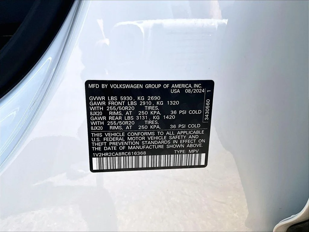 Used 2024 White Volkswagen 2.0T SE w/Technology image 23