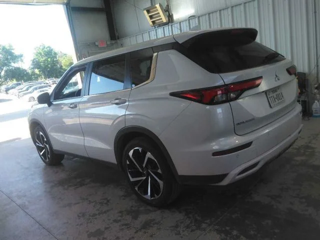 Used 2024 Silver Mitsubishi SE image 1