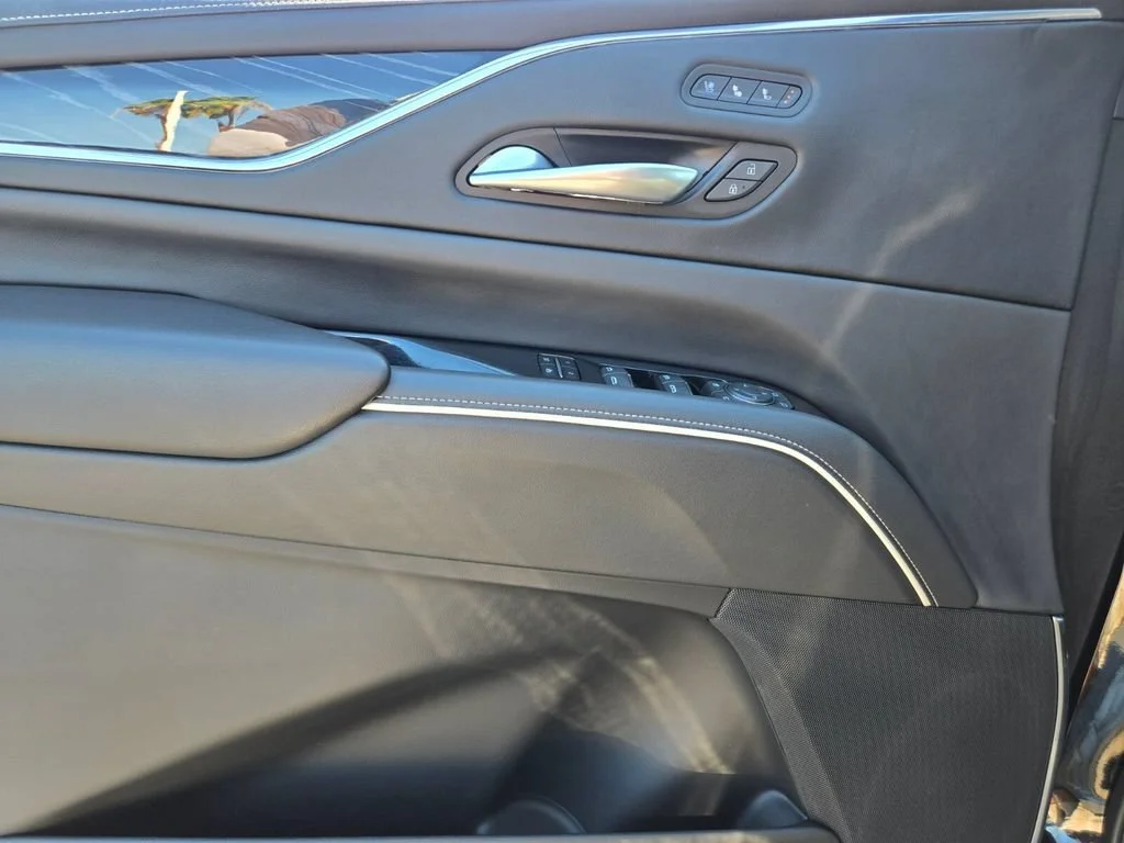 Used 2023 BLACK RAVEN Cadillac 4WD Sport image 21