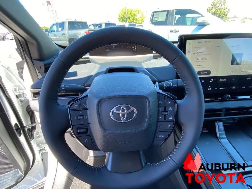New 2026 Wind Chill Pearl with Midnight Black Metallic roof <sup>1</sup> Toyota  Limited image 36