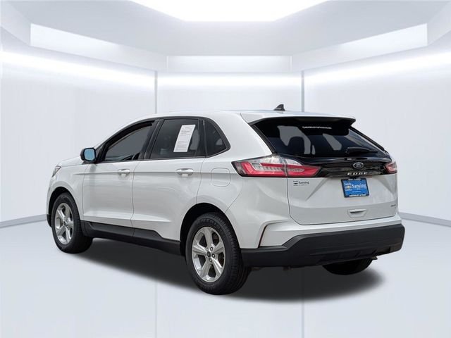 Used 2022 White Ford SE image 3