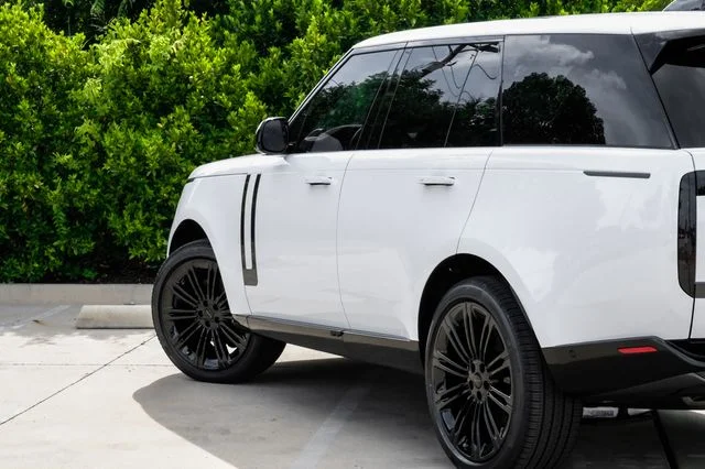New 2026 Fuji White Land Rover SE image 14
