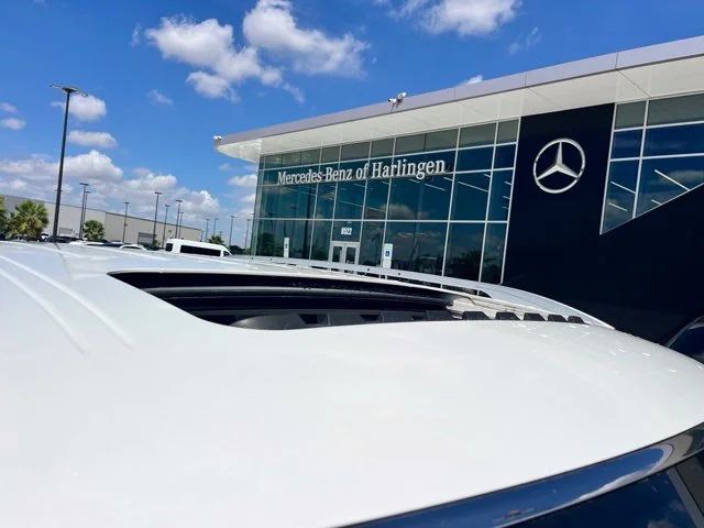 Used 2022 White INFINITI LUXE image 8