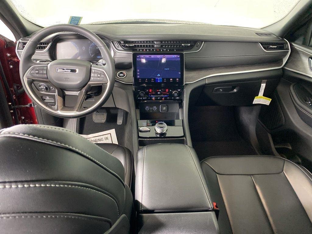 Used 2025 Velvet Red Pearlcoat Jeep Limited image 28