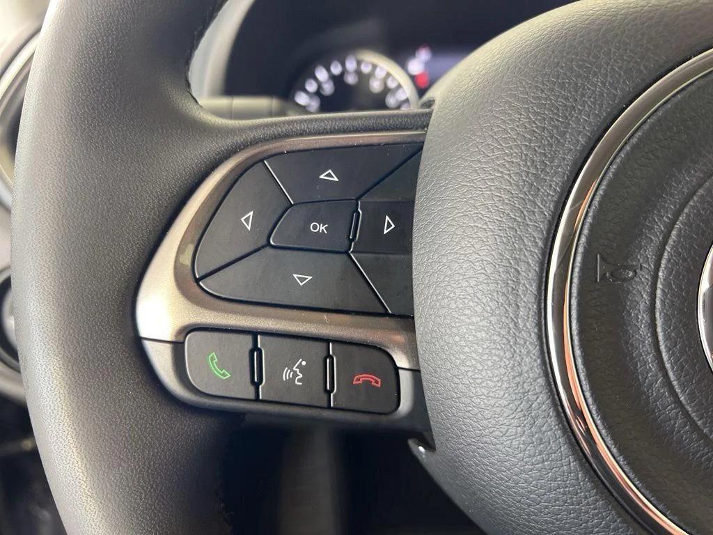 Used 2022 Graphite Gray Jeep Latitude image 17
