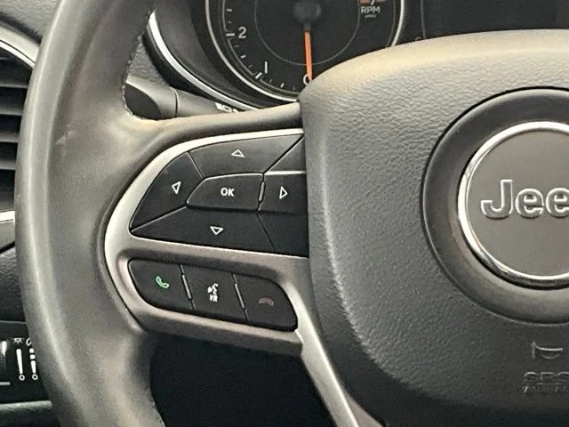 Used 2020 Gray Jeep Latitude Plus image 19