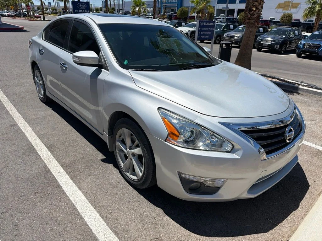 Used 2014 Silver Nissan 2.5 SL image 2