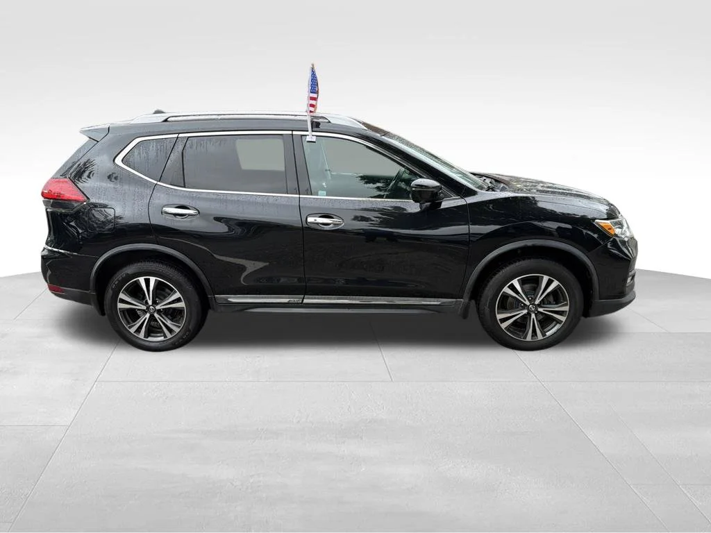 Used 2017 Black Nissan SL image 7