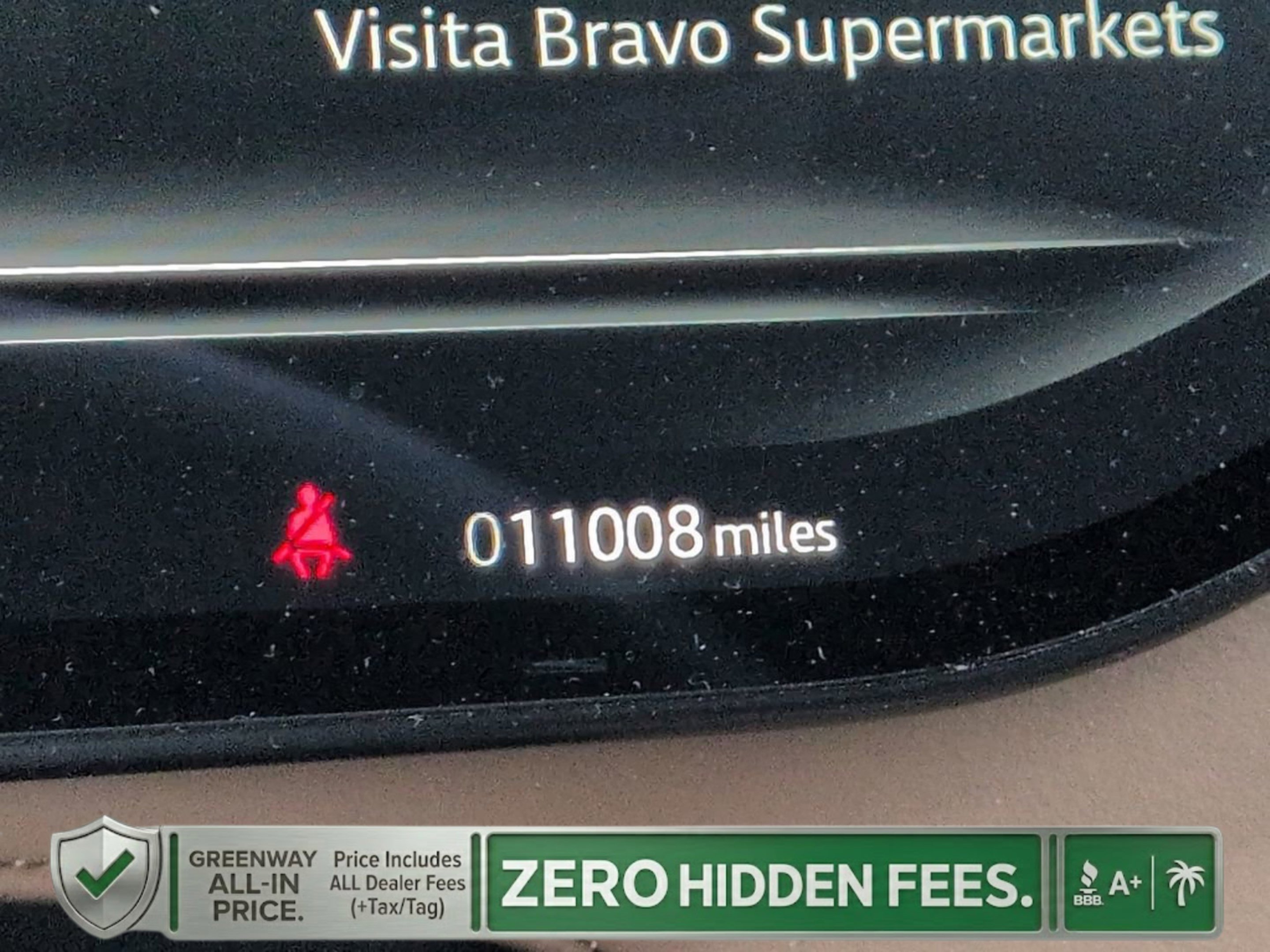 Used 2025 Red Metallic Land Rover SE image 28
