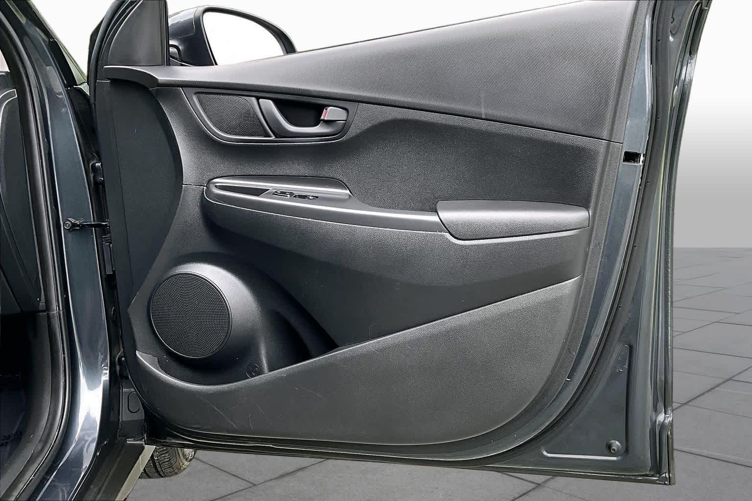 Used 2018 Thunder Gray Hyundai SE image 23