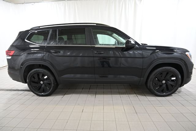 New 2026 Black Volkswagen 2.0T SE w/Technology image 14