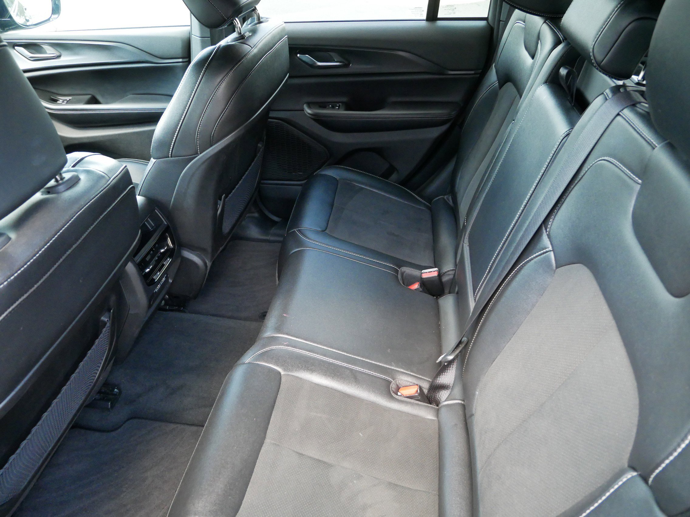 Used 2024 Diamond Black Crystal Pearlcoat Jeep Altitude image 12