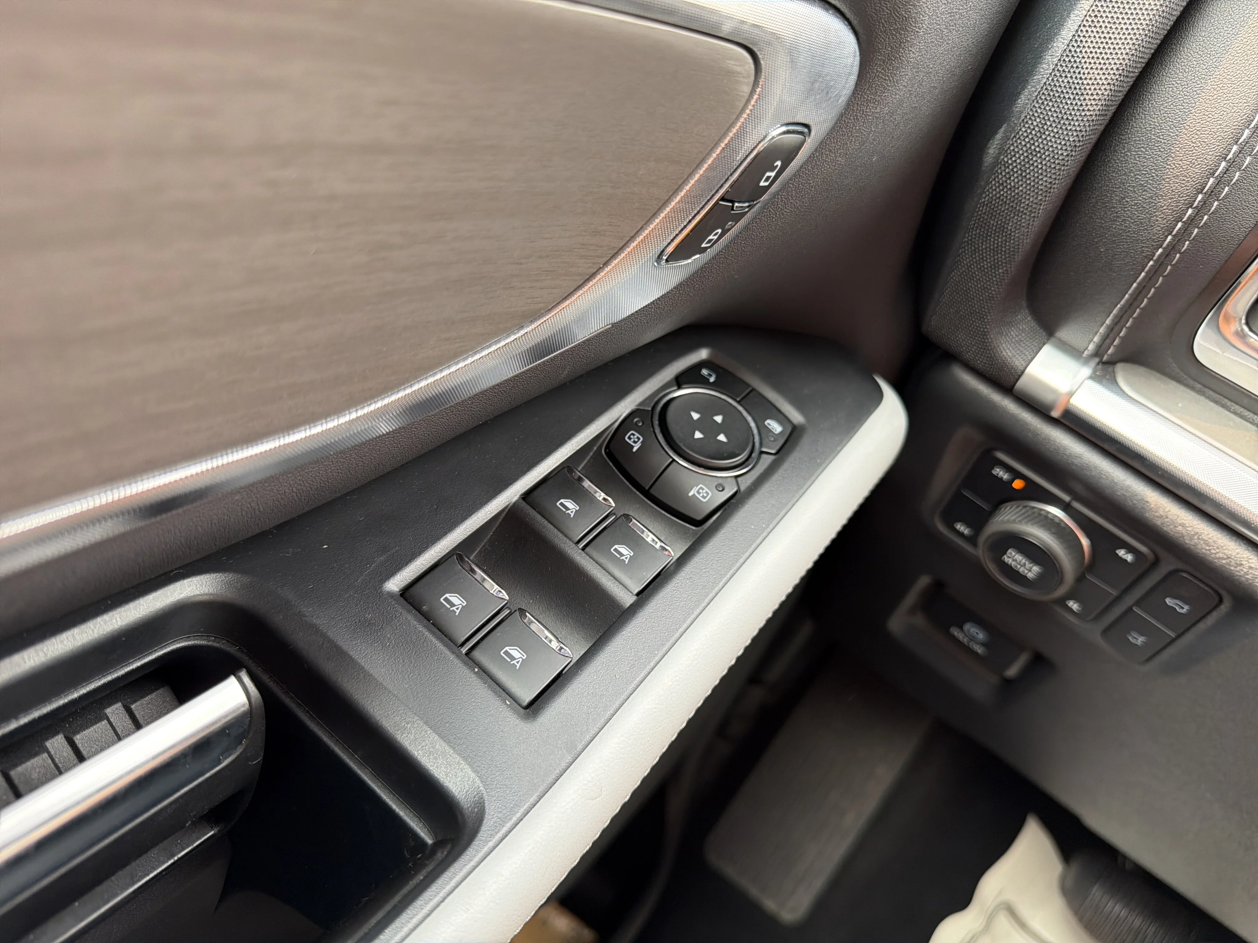 Used 2025 Glacier Gray Metallic TriCoat Ford Platinum image 17