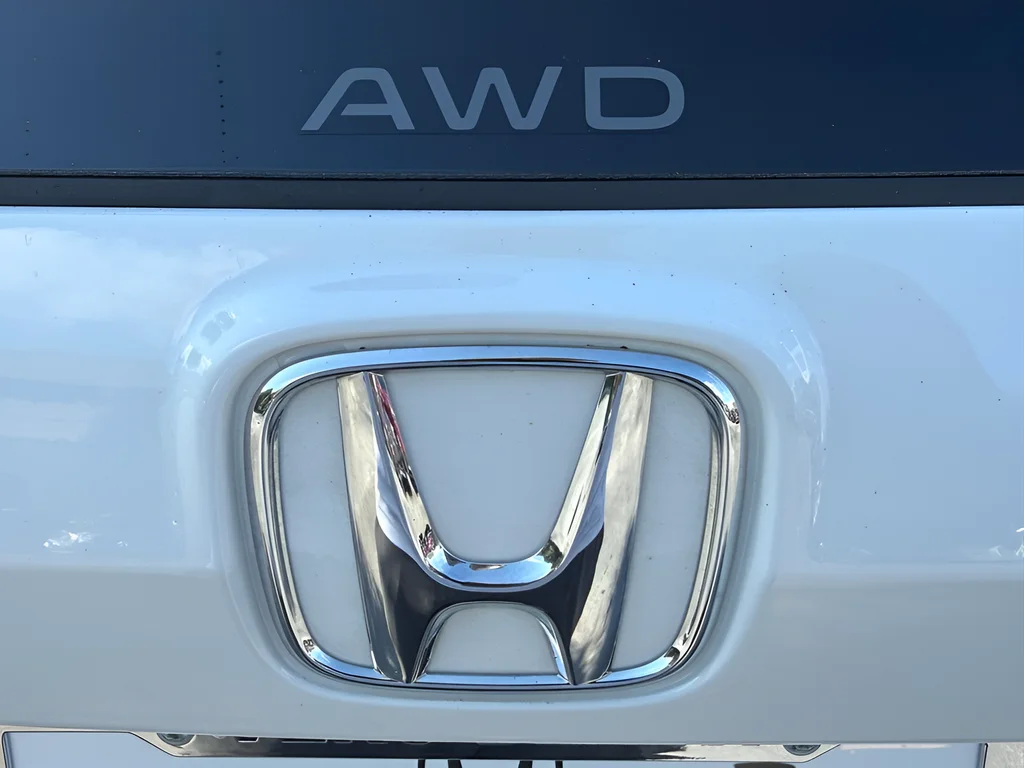 Certified Used 2023 Platinum White Pearl Honda EX-L image 38