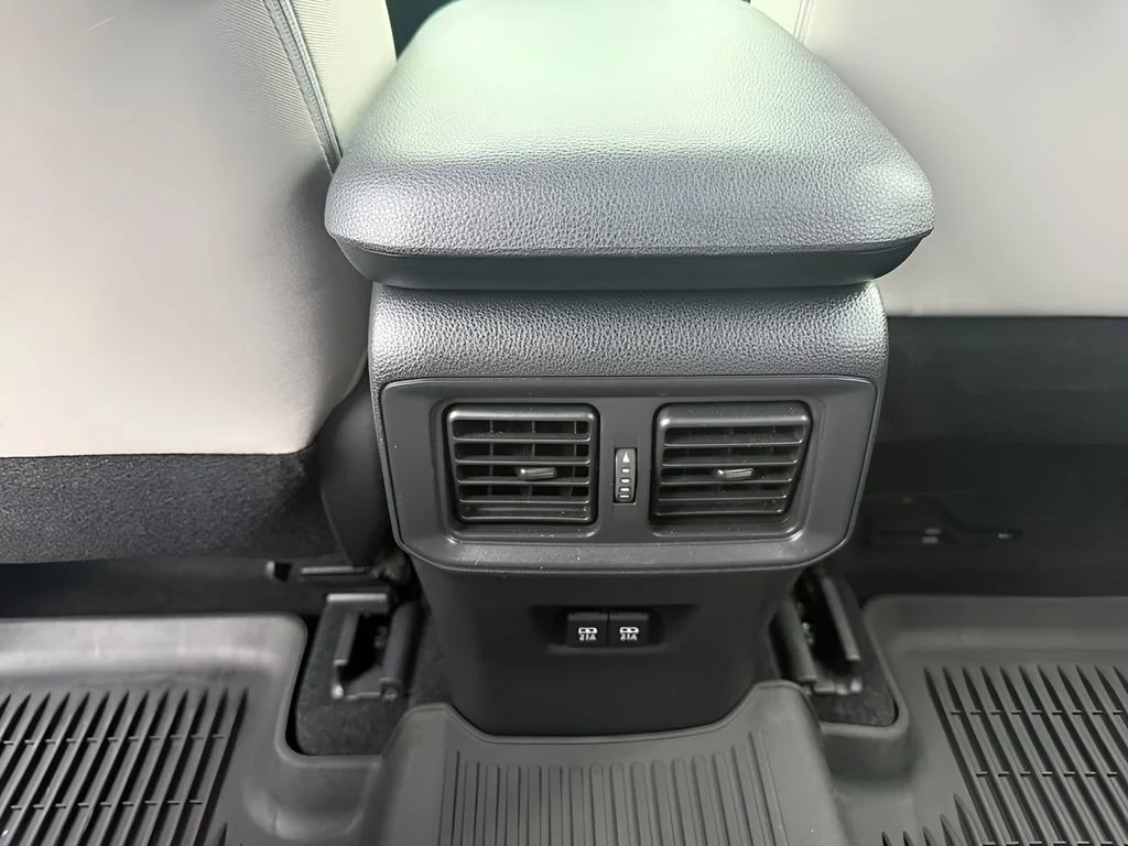 Used 2020  Toyota XLE image 14