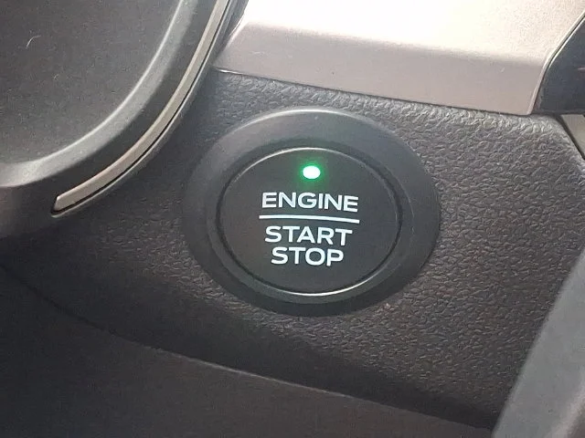 Used 2020 Green Ford SE image 22
