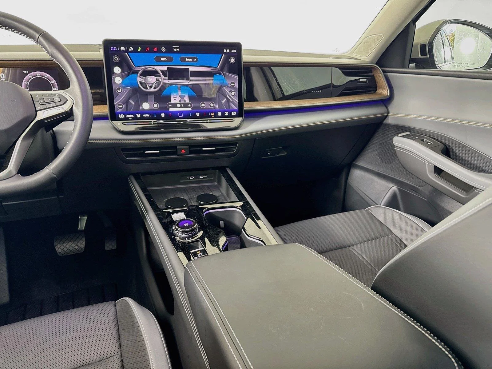 New 2027 Sandstone Volkswagen SE w/Technology image 23