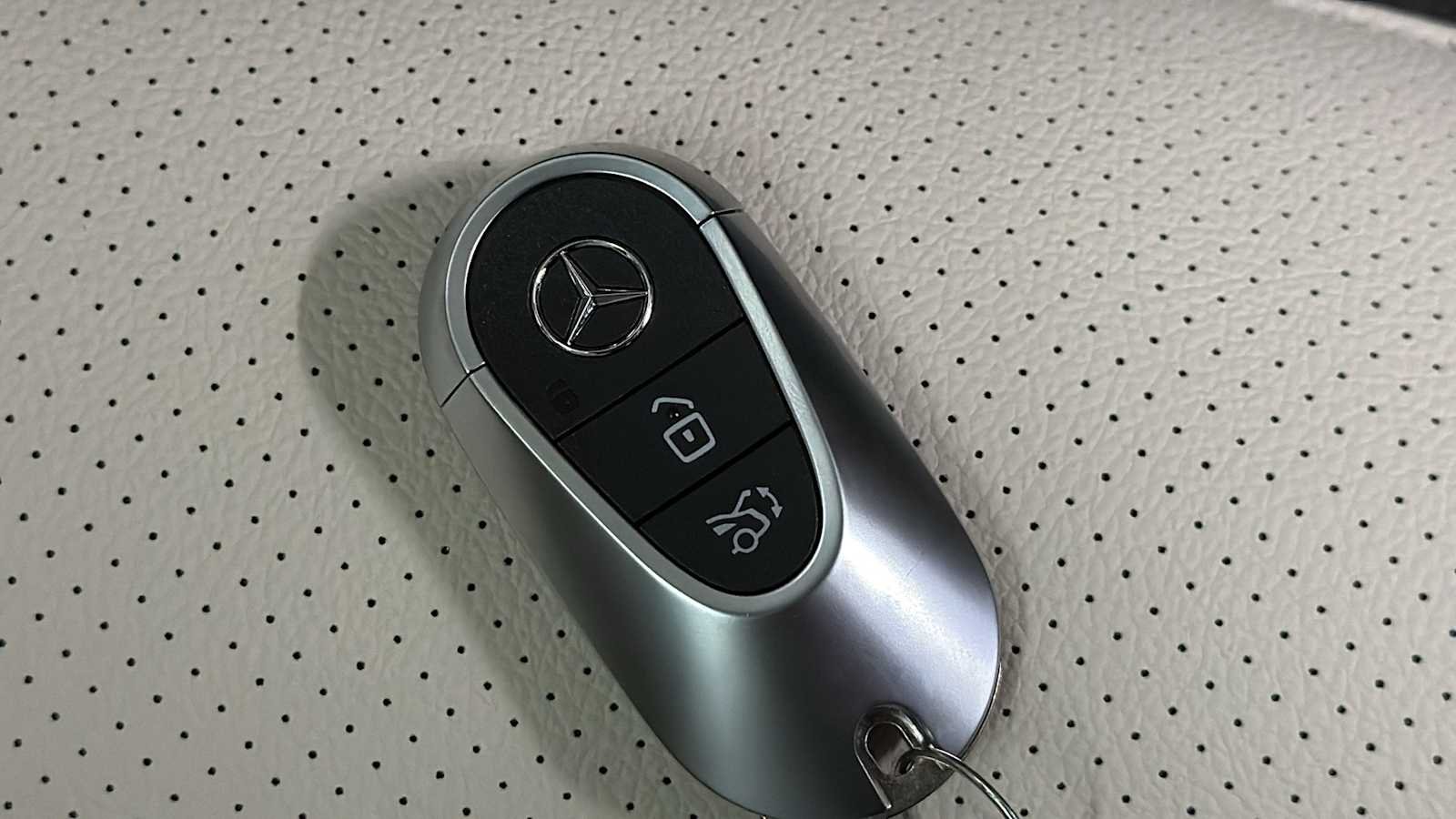 New 2027 MANUFAKTUR Alpine Grey Mercedes-Benz GLC 300 image 39