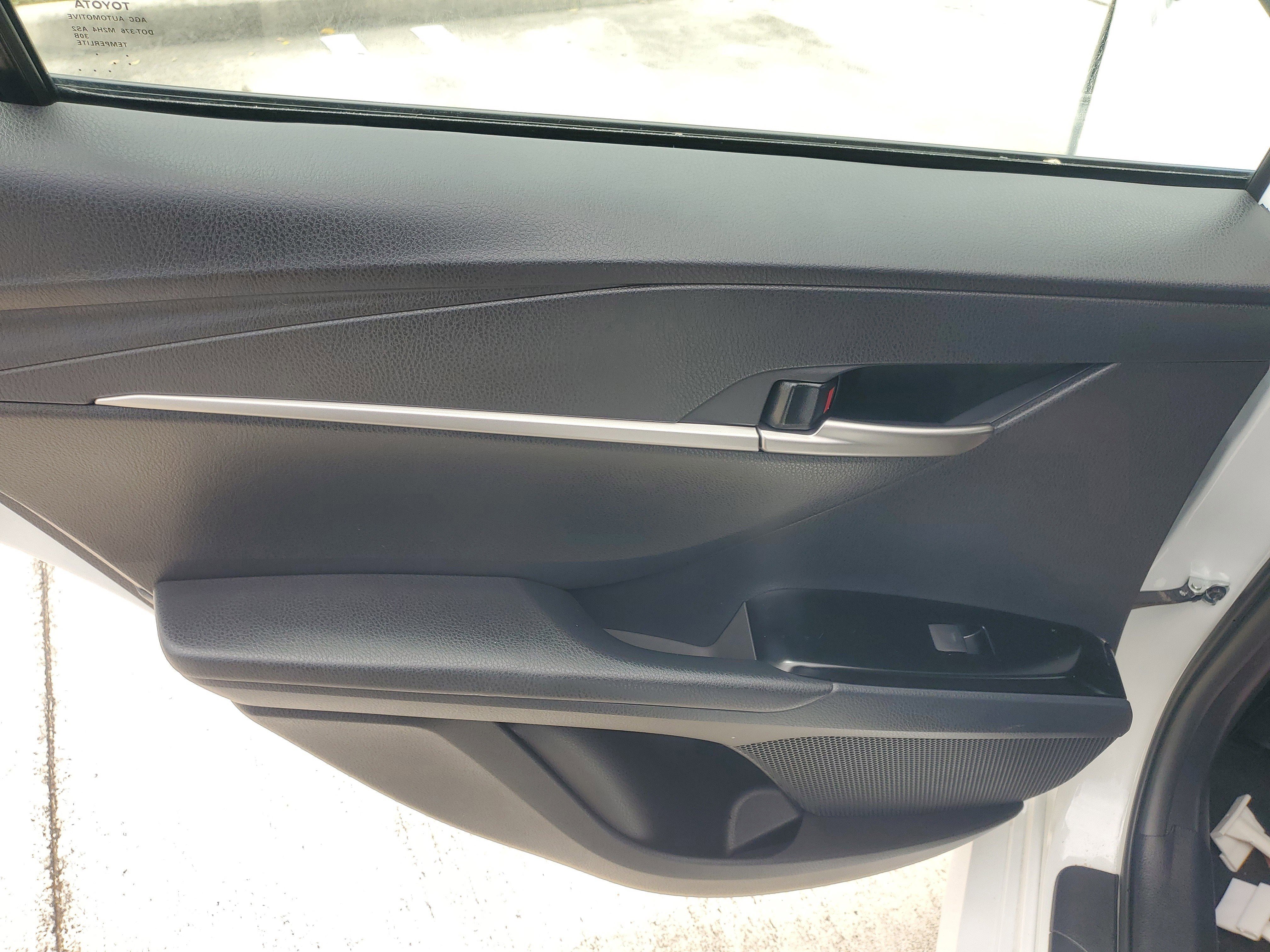 Used 2025 Ice Toyota LE image 14