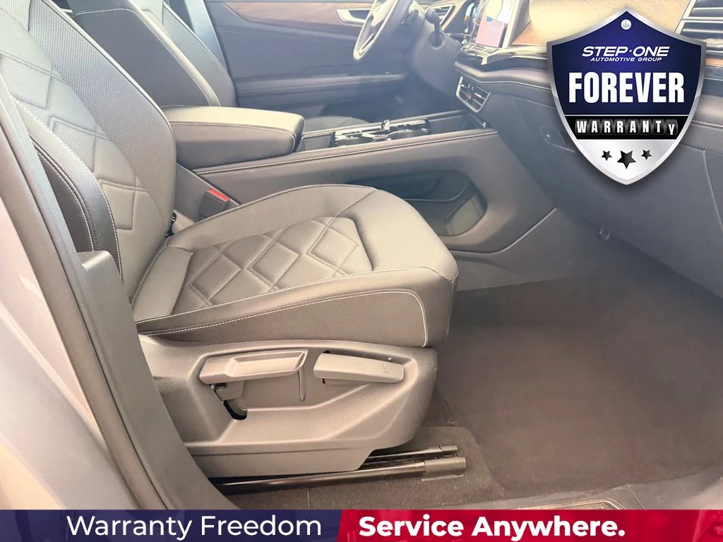 Used 2025 Black Volkswagen 2.0T SE w/Technology image 39