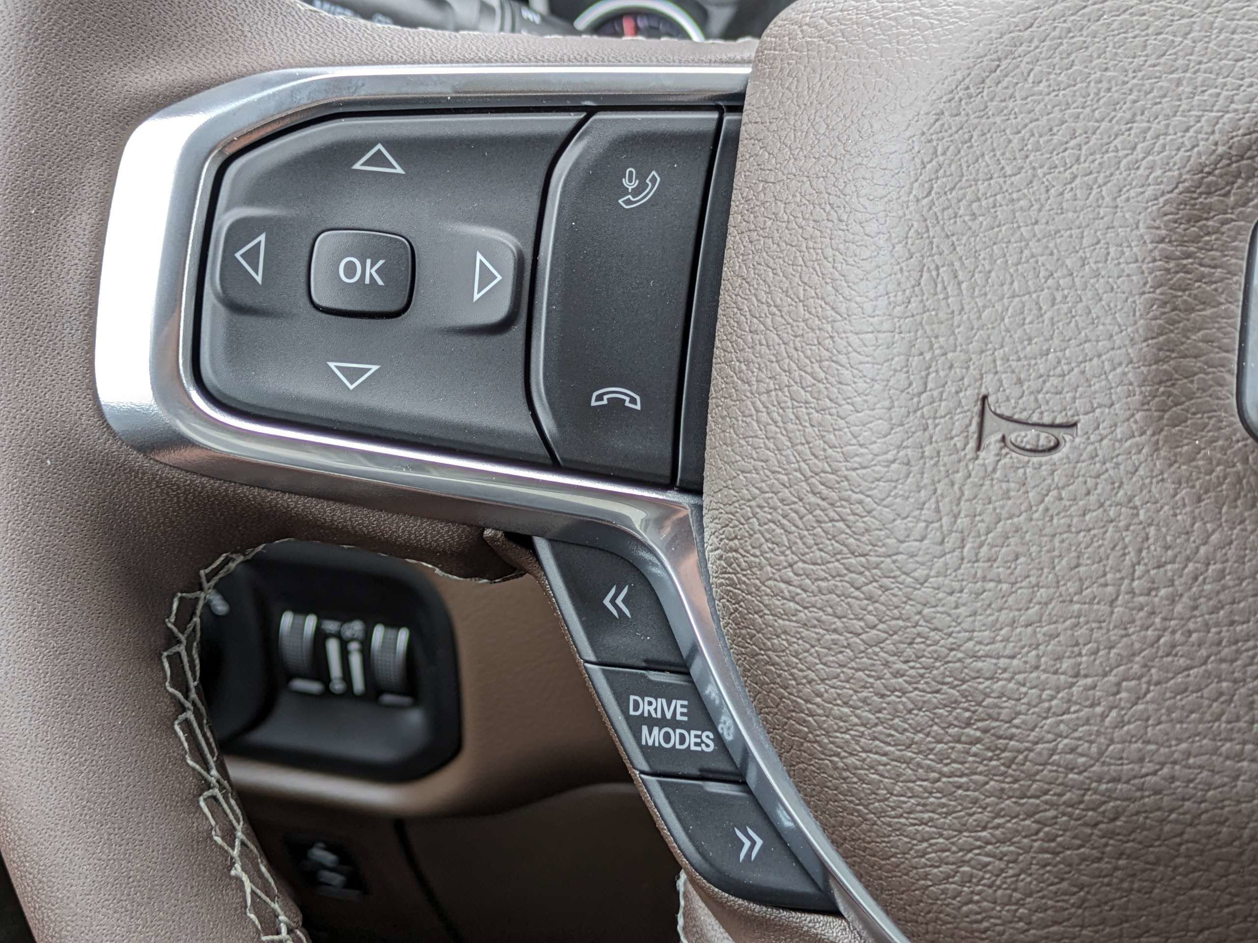 New 2026 Molten Red Pearl-Coat Exterior Paint RAM Laramie image 28