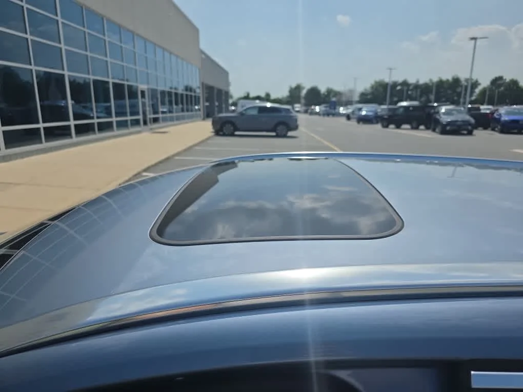 Used 2017 Mussel Blue Metallic Volvo Platinum image 8