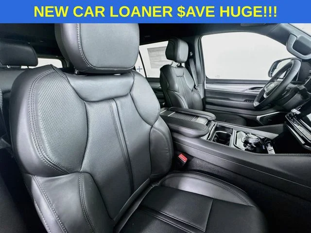 New 2026 Bright White Clear-Coat Exterior Paint Jeep Grand Wagoneer image 31