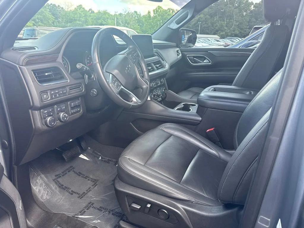 Used 2021 Gray Chevrolet Z71 image 3