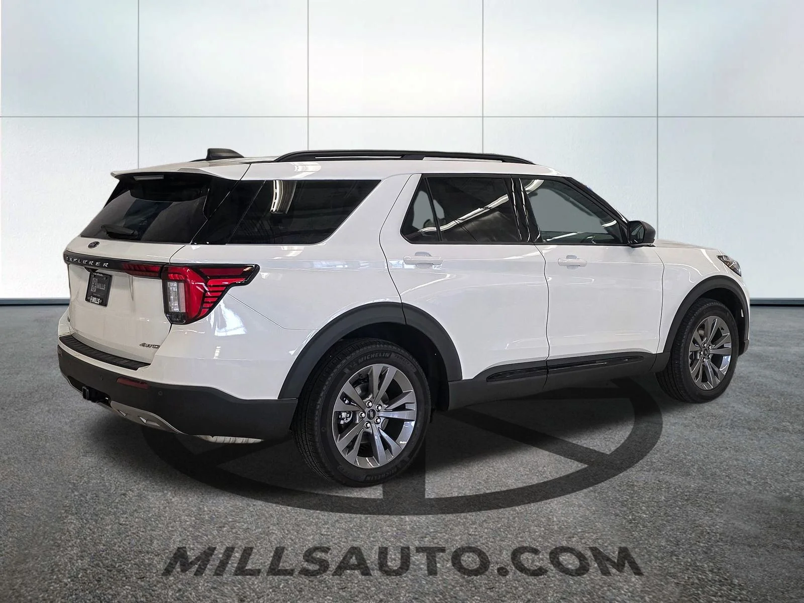 New 2026 Star White Metallic Tri-Coat Ford Active image 8