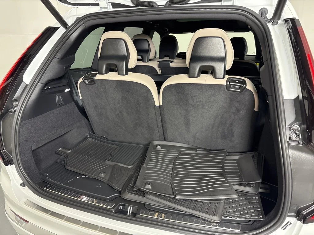 New 2026 White Volvo B6 Plus 7-Seater image 22