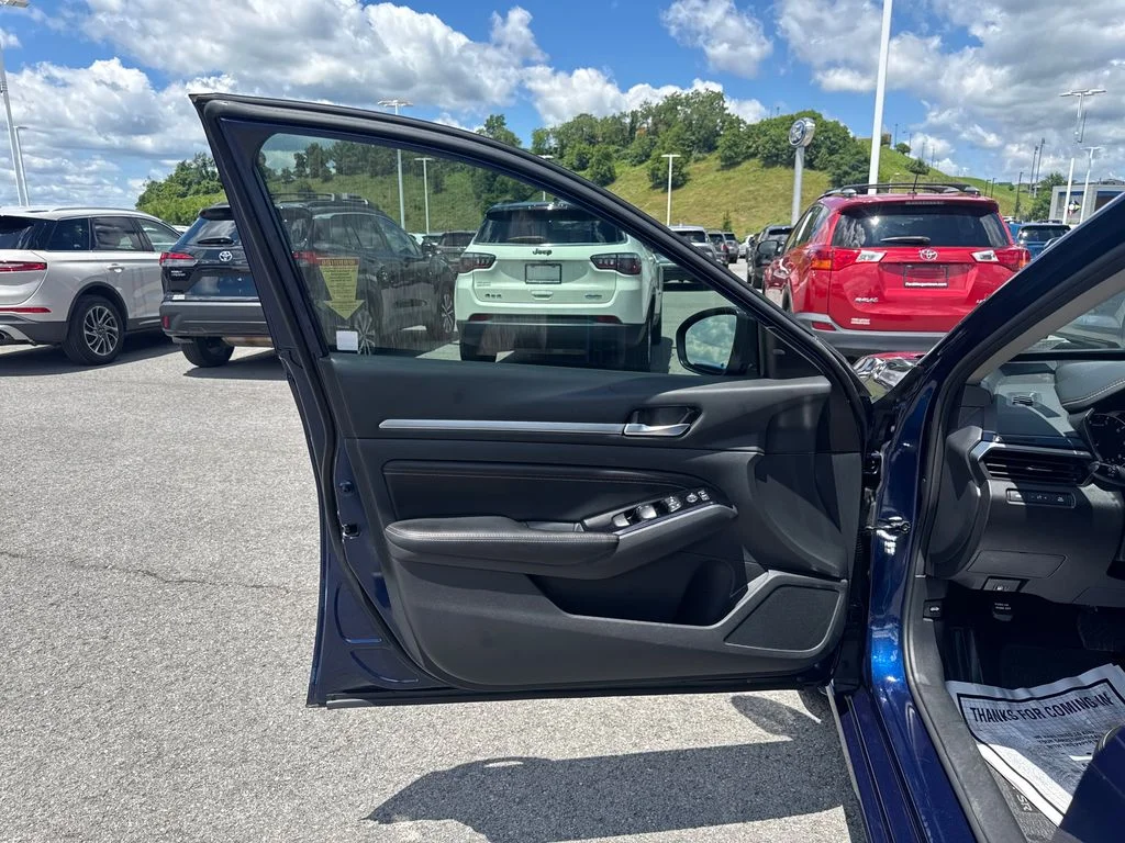 Used 2023 Deep Blue Pearl Nissan 2.5 SR image 25