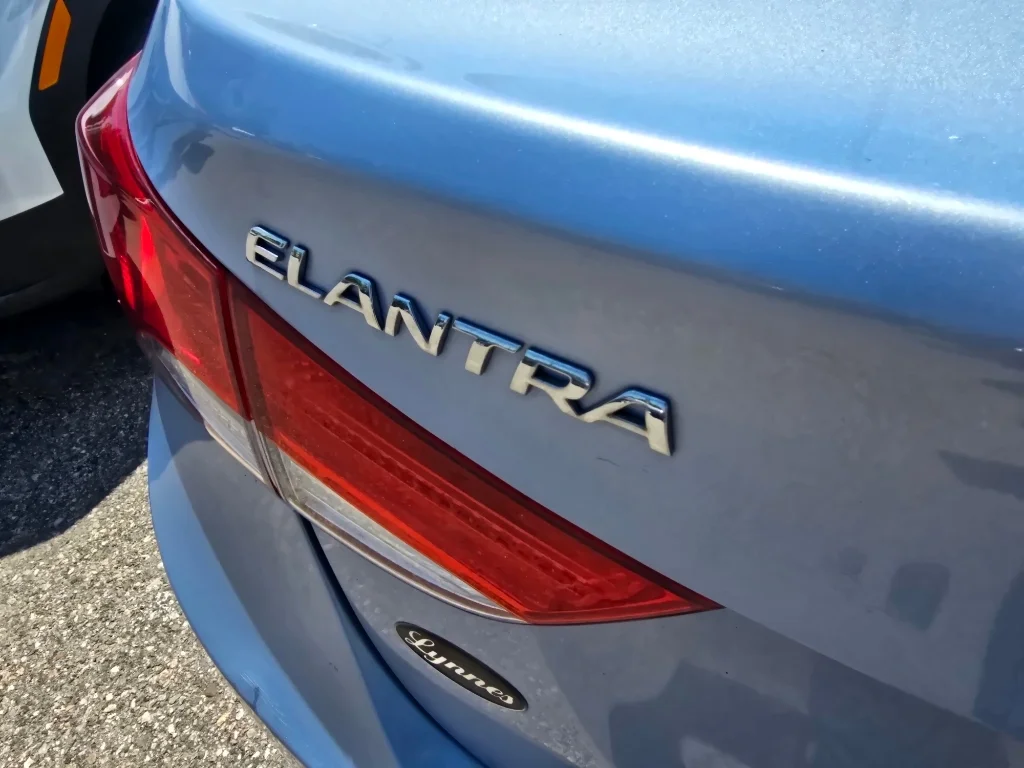 Used 2013 Blue Sky Metallic Hyundai GLS PZEV image 18