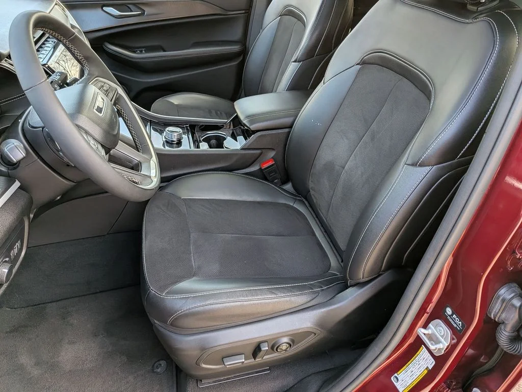Used 2023 Red Jeep Altitude X image 23