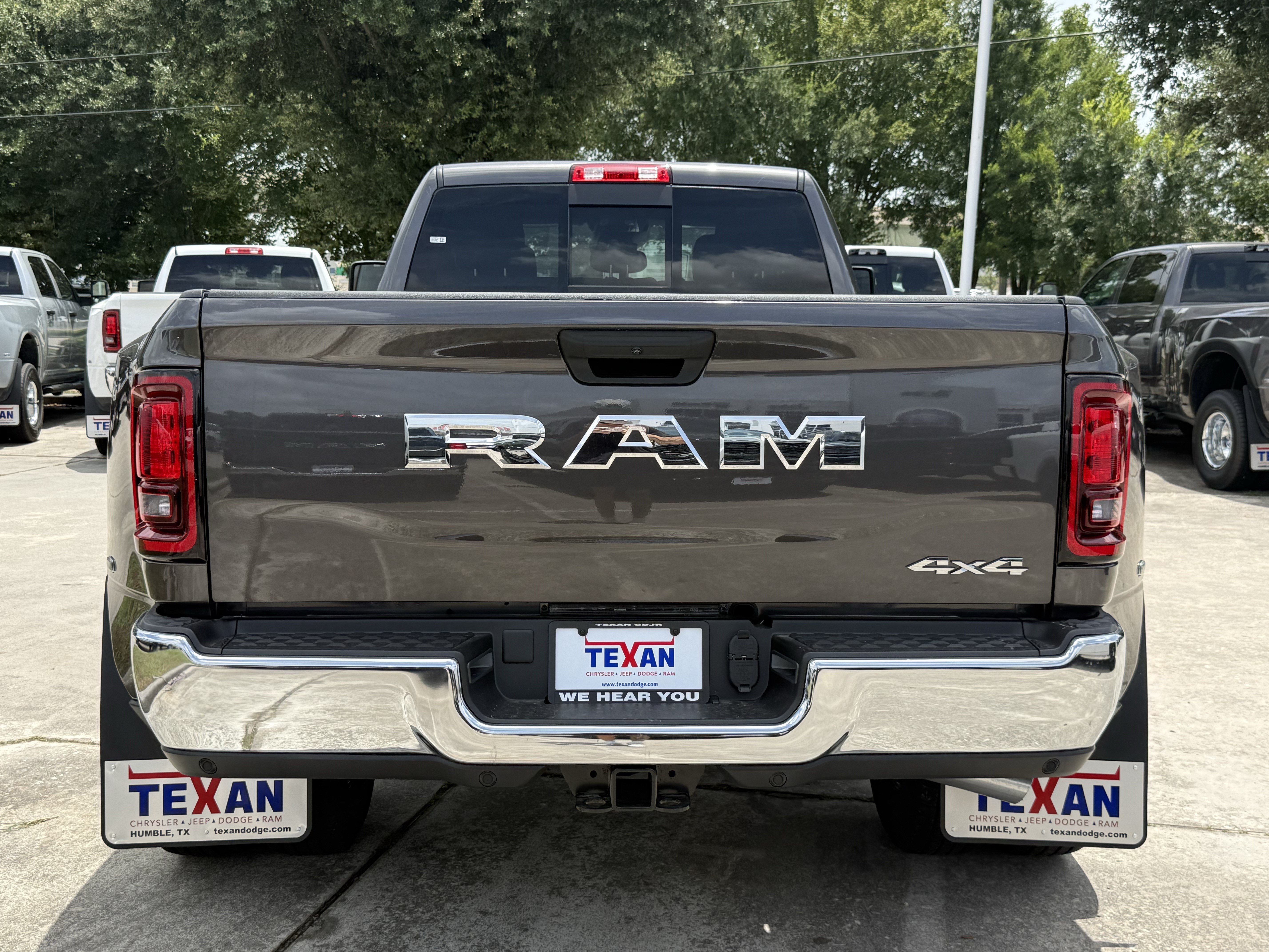 New 2026 Granite Crystal Metallic Clear-Coat Exterior Paint RAM Tradesman image 5