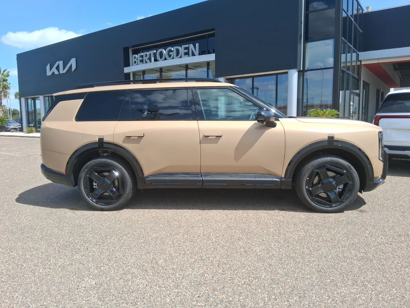 New 2027 Brown Kia X-Line SX image 3