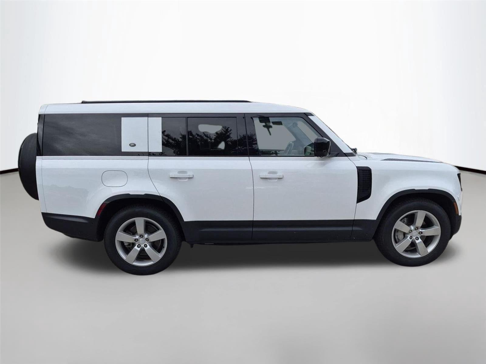 Used 2024 Fuji White Land Rover S image 3