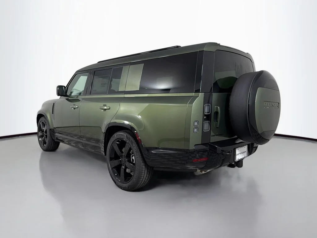 New 2026 Woolstone Green Metallic Land Rover X-Dynamic SE image 7