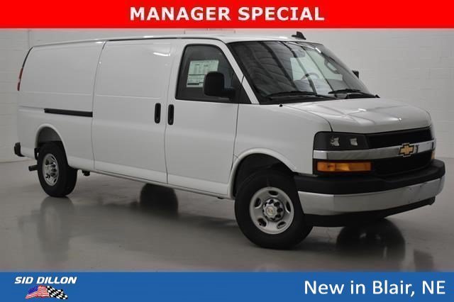 New 2025 Summit White Chevrolet WT image 9