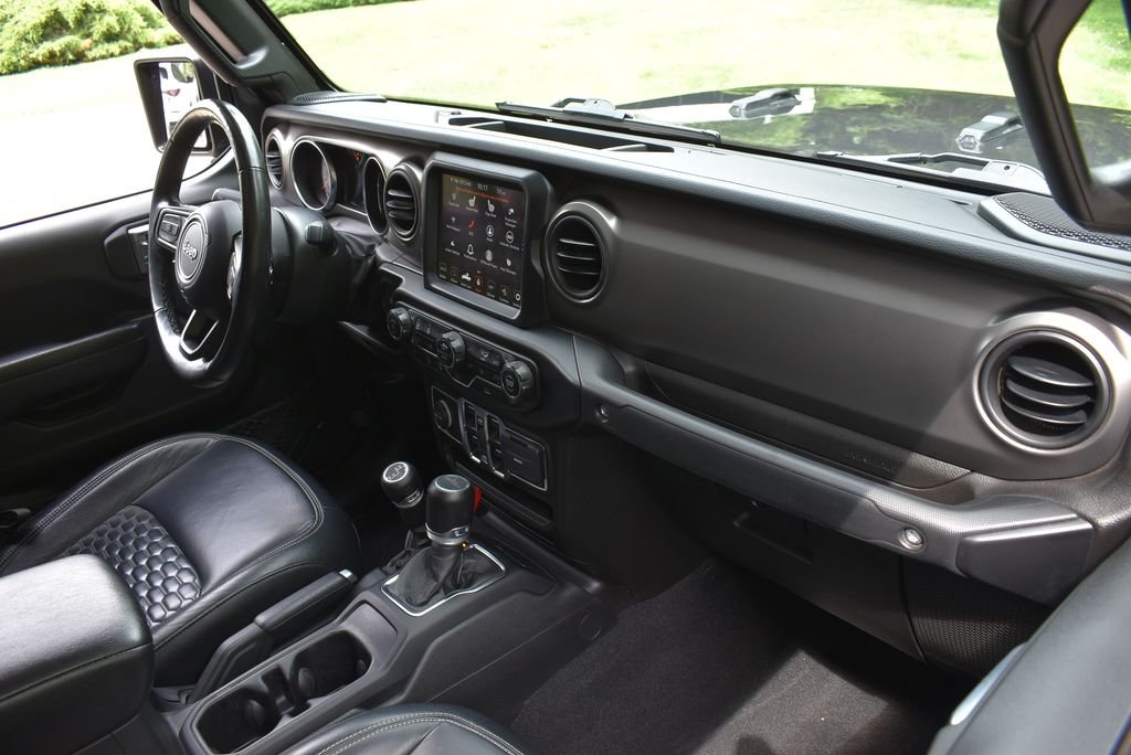 Used 2022 Crystal Metallic Jeep Sport image 32