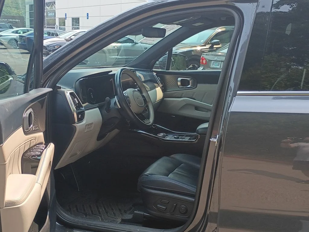 Used 2023 Platinum Graphite Kia SX Prestige image 15
