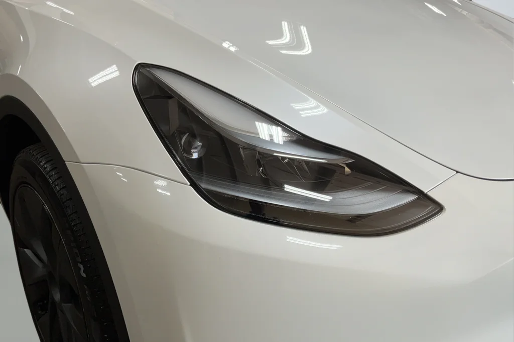 2024 Tesla Model Y Long Range - Photo 28