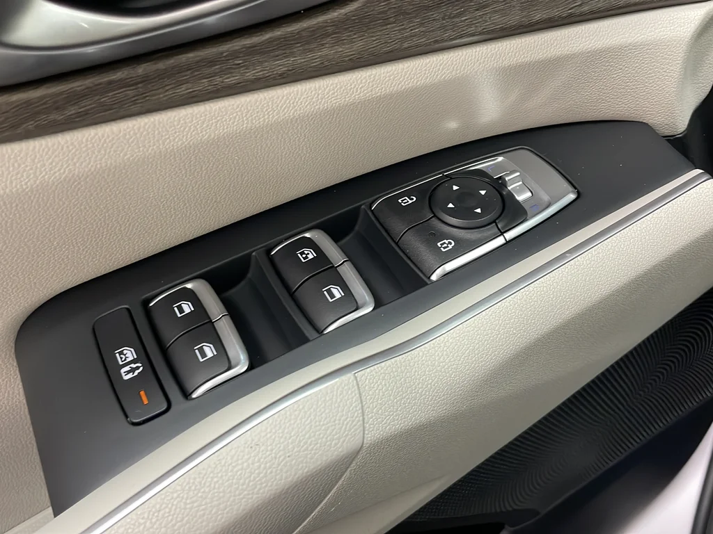 Used 2022 White Kia S X-LINE image 39