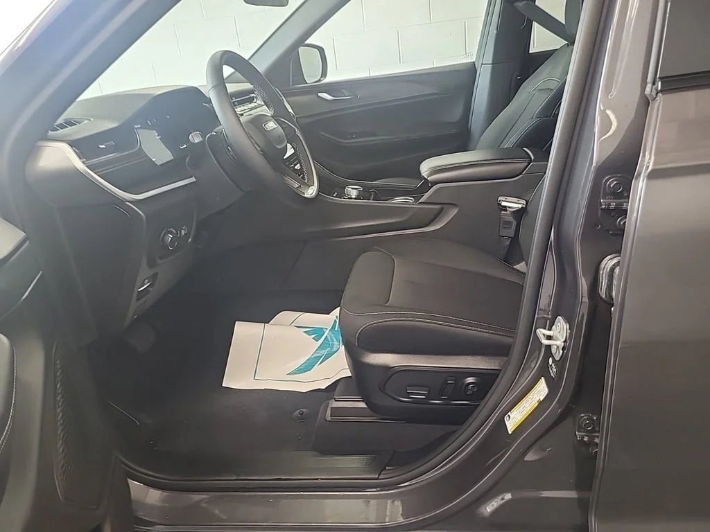 Used 2025 Gray Jeep Laredo image 8
