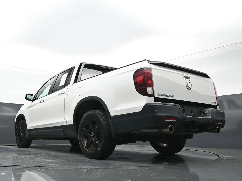 Used 2023 Platinum White Pearl Honda Black Edition image 33