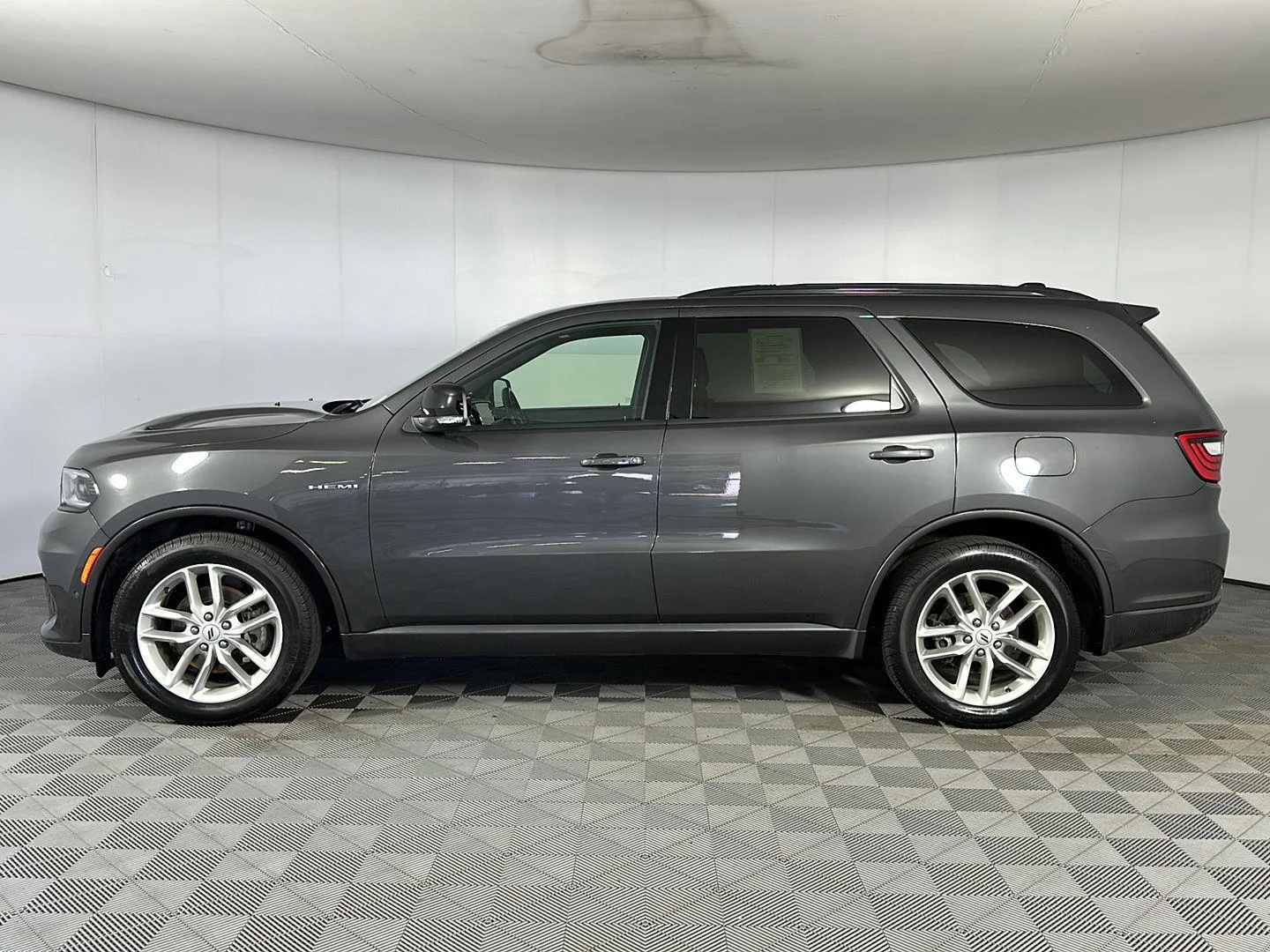 Used 2025 Vapour Grey Dodge R/T image 5