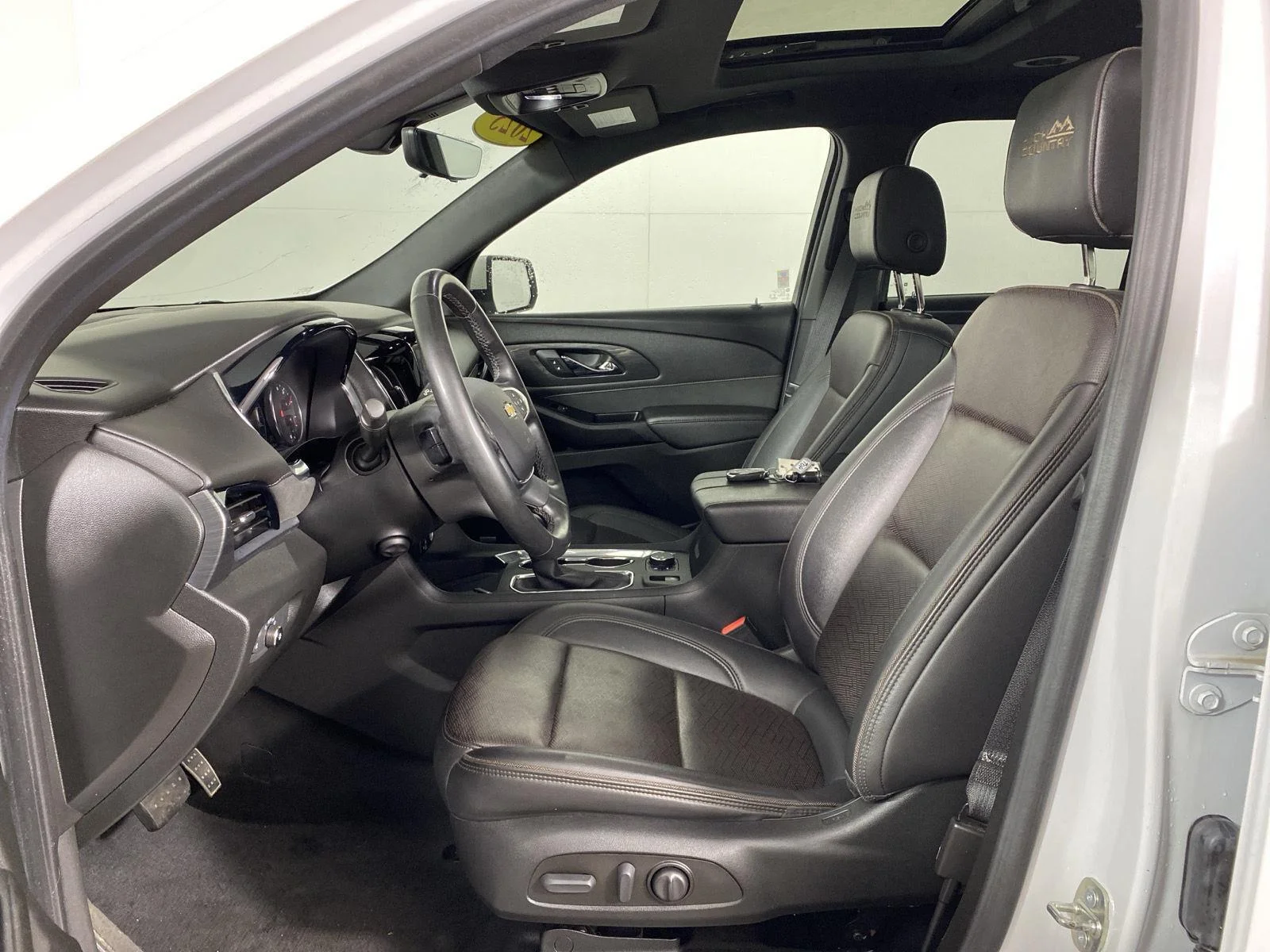 Used 2023 Iridescent Pearl Tricoat Chevrolet High Country image 13