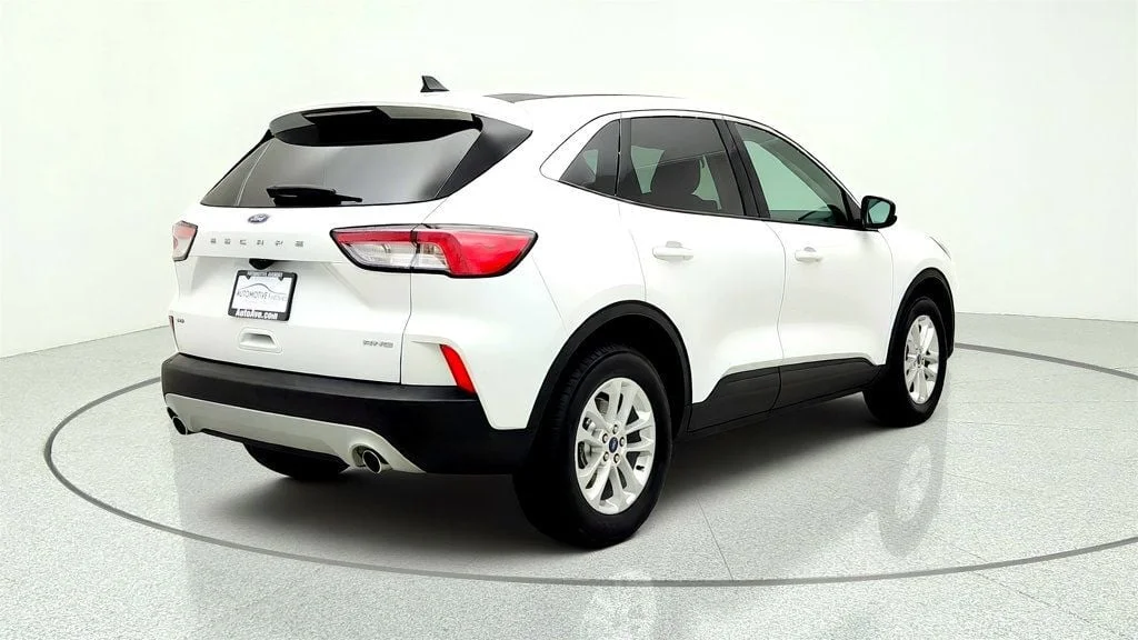 Used 2021 Oxford White Ford SE AWD image 5