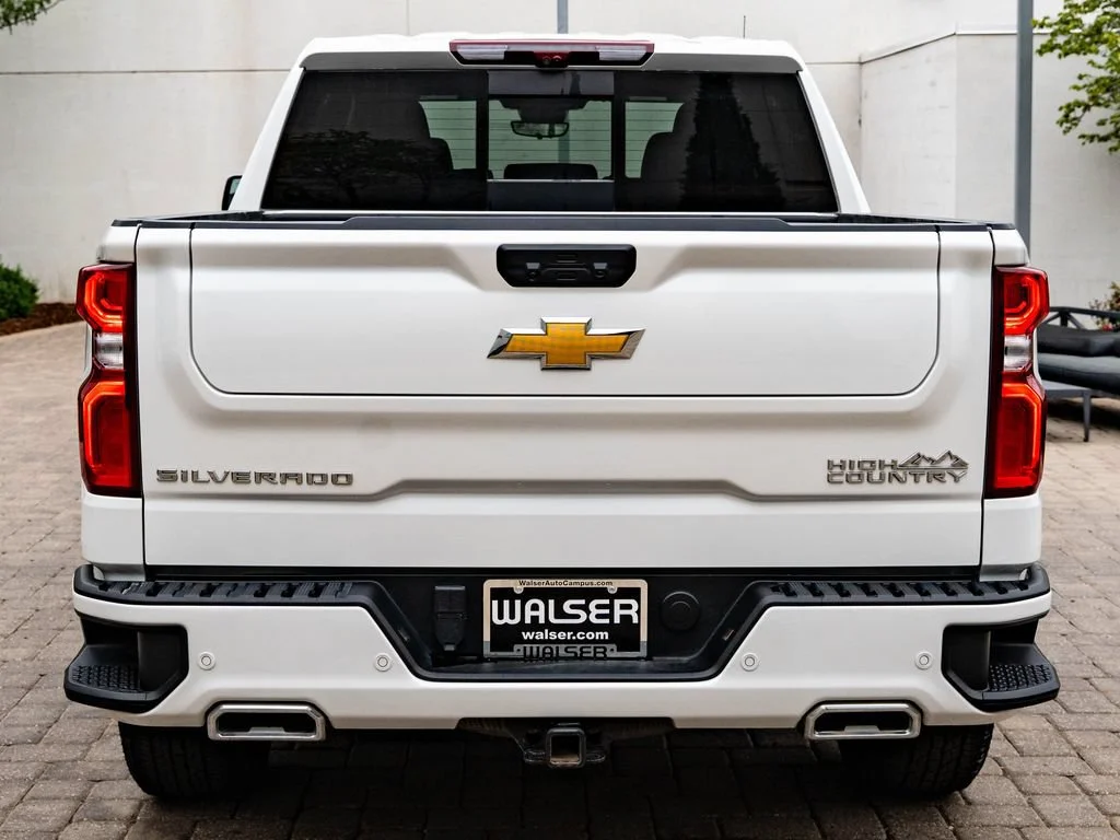 Used 2024 Iridescent Pearl Tricoat Chevrolet High Country image 7