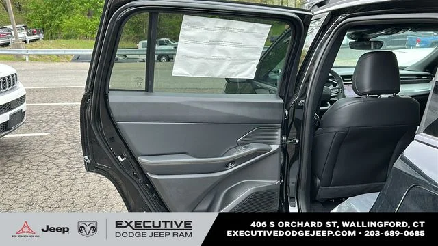 New 2026 Diamond Black Crystal Pearl-Coat Exterior Paint Jeep Limited image 22